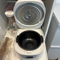 SHARP 3合炊き炊飯器の画像