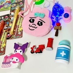 さしあげます　子どもが喜ぶおもちゃセット　花火、剣、ポケモンDVD、おぱんちゅうさぎポシェット、おもしろ消しゴム、光るうんち、スパイペンなどの画像