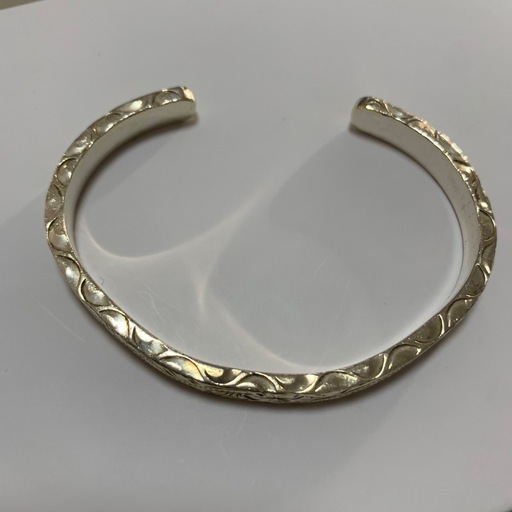 シルバーバングル