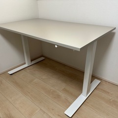 IKEA 昇降式デスク の画像