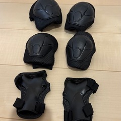  トミカ　16インチ自転車　プロテクター、ヘルメット付きの画像