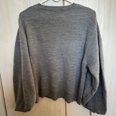 GUグレー リブ編み 長袖セーター 袖リボンの画像