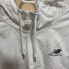 ニューバランス　ウィンドブレーカーの画像