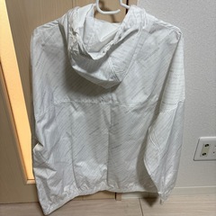 ニューバランス　ウィンドブレーカーの画像