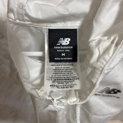 ニューバランス　ウィンドブレーカーの画像