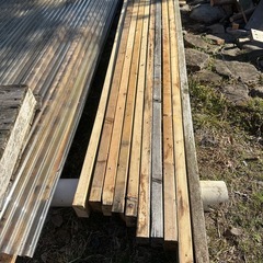 【木材】比較的キレイな2×4 材（小屋の内側に使用）の画像