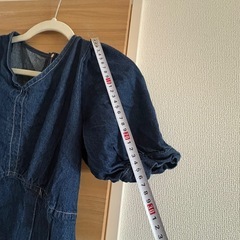デニムワンピース パフスリーブ ロングワンピース Vネックの画像