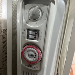 デロンギ　オイルヒーター　安全カバー付きの画像