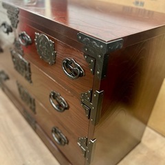 岩谷堂箪笥 桜木作 在銘 南部鉄器 伝統工芸 民芸家具 和箪笥 時代箪笥 整理箪笥 鍵付き 木製家具 重厚家具 ローチェスト 木製 チェスト 時代 箪笥 タンス 和家具 3段4杯 幅105cm の画像