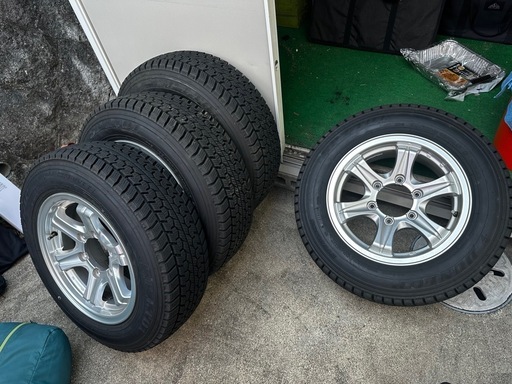 カムロード用ホイール　weds 15×6 1/2JJ OFF28+ T-955KG ハイエースに？