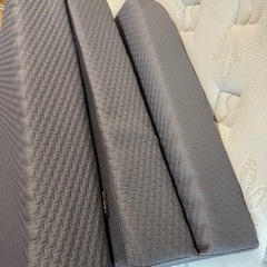 美品エムール三つ折りマットレス　セミダブルの画像
