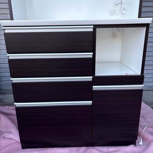 大型食器棚コンセント付き (買いクル津店) 豊津上野の収納家具《食器棚