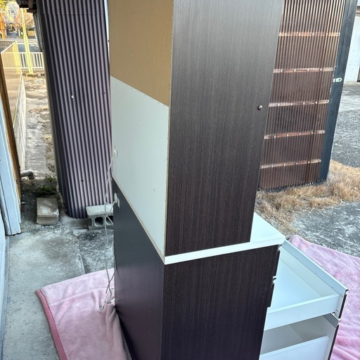 大型食器棚コンセント付き (買いクル津店) 豊津上野の収納家具《食器棚