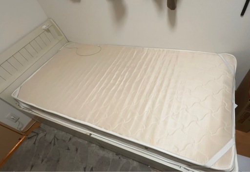 IKEA製・大容量収納付きベッド＋マットレス (Lingxi) 都庁前のベッド
