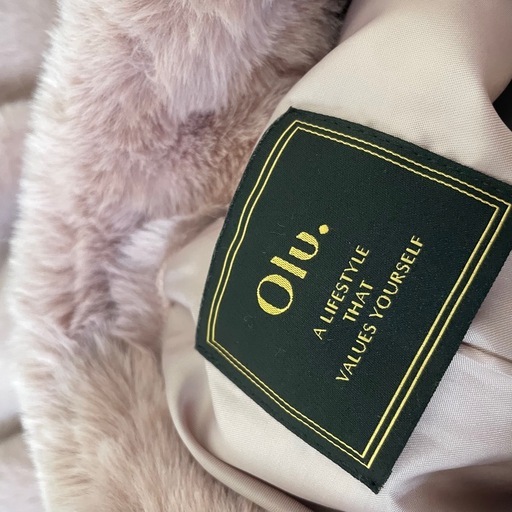 美品】Olu. フラッフィーフェイクファーコートペプラムピンク (ぽぽ