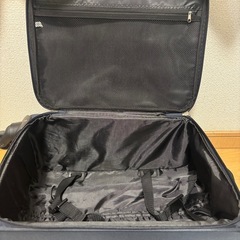 ネイビーキャリーケースの画像