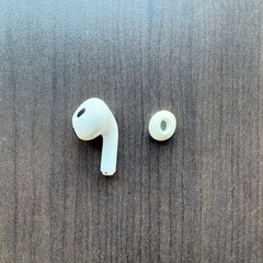 【付属品完備】AirPods Pro 第2世代 MQD83J/A【ケーブル・イヤーピース未使用】の画像