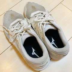 【無料】ミズノ スニーカー 25.5cm　白 通学 通勤 スポーツ ランニング Mizunoの画像