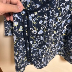 【最終お値下げ】MISSEL 長袖カットソー　 花柄　色鮮やか　花柄 長袖 ネイビー カットソーの画像