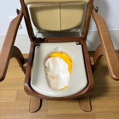 家具調ポータブルトイレの画像