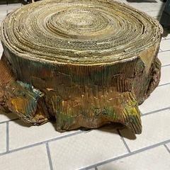 ダンボール製の切り株の画像