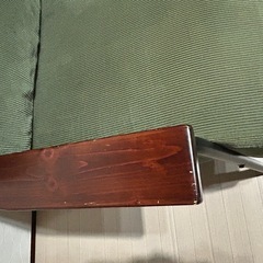 ⭐︎お値下げ中⭐︎ 2人掛けソファー 2P コーデュロイ生地 肘付き スチール脚 天然木 おしゃれ ヴィンテージ風 ローソファー コンパクト　グリーン　カーキの画像