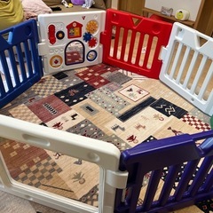 日本育児 ベビーサークル 8枚パネル 知育おもちゃ付き 扉付き 折りたたみ可の画像