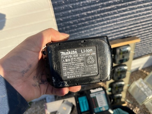  【話し中】マキタ　18vバッテリー2個と充電器