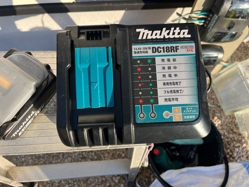  【話し中】マキタ　18vバッテリー2個と充電器