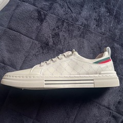 【未使用】スニーカーの画像