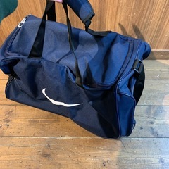 NIKE ボストンバッグ　ネイビーの画像