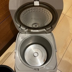 炊飯器の画像