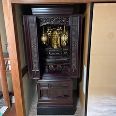 高級仏壇 金色装飾　仏具の画像