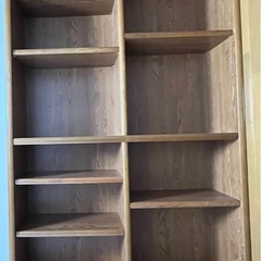 スチールラックと本棚の画像