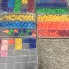 知育  きのこのような形のペグをさして形を作りますの画像