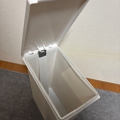 ゴミ箱の画像