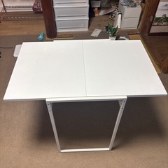 IKEA　スライド式テーブルの画像