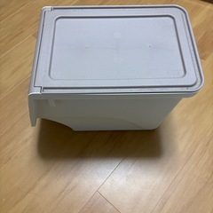 収納ボックスの画像