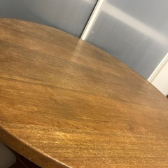 丸テーブル　一本脚　天板は無垢板の画像