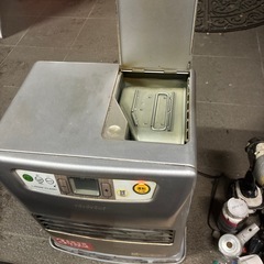 石油ストーブ　ファンヒーターの画像