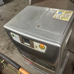 石油ストーブ　ファンヒーターの画像