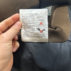 座ったり横になったりできる調節可能なシートの画像