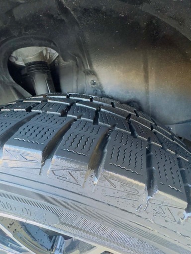 【中古】DUNLOP製215/60R17スタッドレスタイヤ