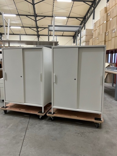 【来店歓迎 】【OF-100】美品 IKEA イケア トロッテン ホワイト　キャビネット 引き戸 鍵無し デスクワゴン 収納 脚付き 収納家具 ホームオフィス ガレージ 書庫　検)事務机 オフィス 事務用品 チェア 会議 椅子 ロッカー ミーティングテーブル 応接ソファ 店舗 事務所 什器 書庫 本棚 ラック デスク スチール 美品多数 格安 【中古オフィス家具】