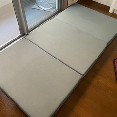 折りたたみマットレスの画像