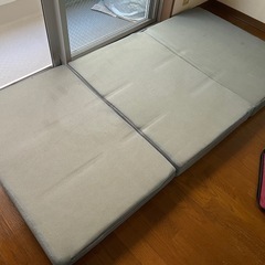 折りたたみマットレスの画像