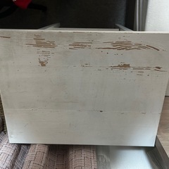 ベッドの横における棚差し上げます。の画像