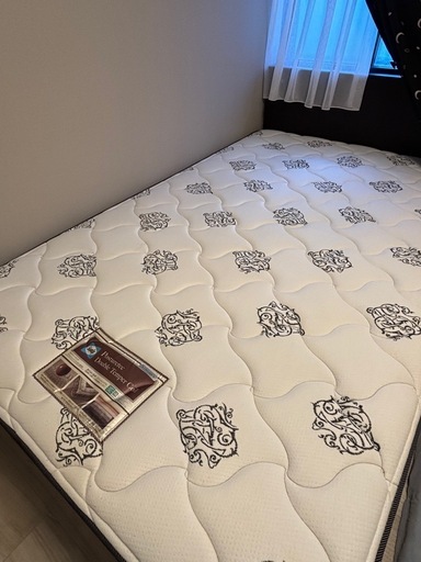 シーリーマットレス&ベッドフレーム(総額13万円)