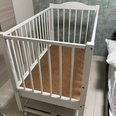 ベビーベッドの画像