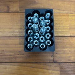 ハイエース純正タイヤ/ホイールの画像